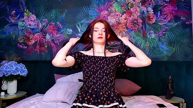 NicoleLuxe online show from June 4, 6:23 pm