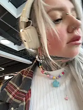 Chiibi online show from February 20, 9:22 am