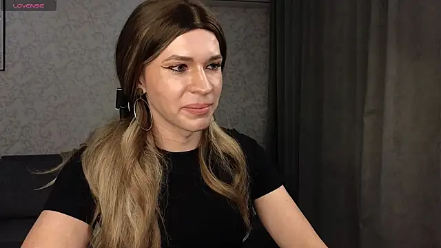 Anna inHear online show from April 6, 5:25 pm