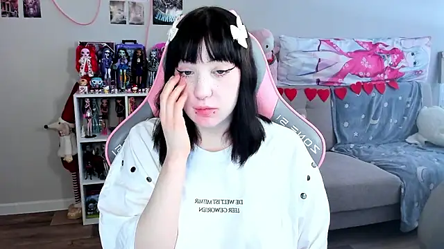 MollysLand online show from February 28, 9:41 am