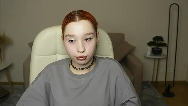 NelleCaram online show from February 4, 1:58 pm