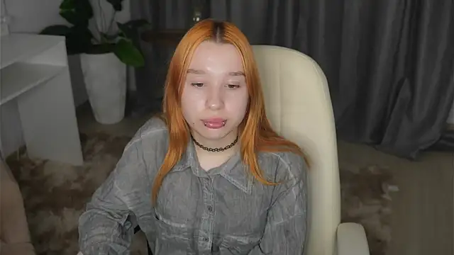 NelleCaram online show from February 5, 2:09 pm