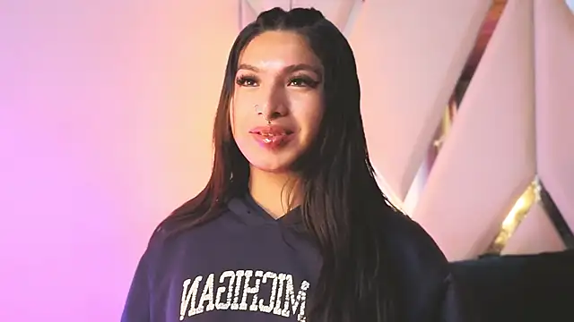 MeelFox online show from March 31, 1:55 pm