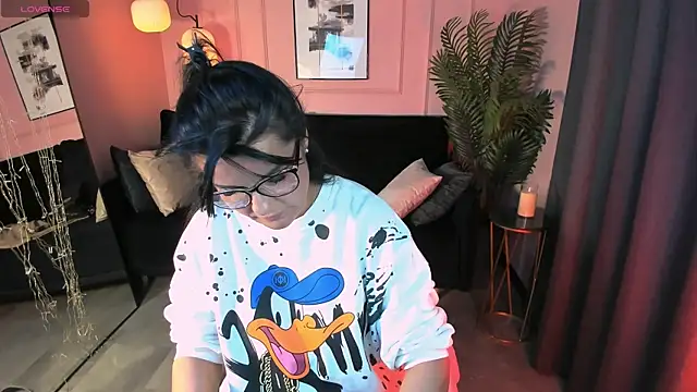 RikaCoutts online show from April 7, 8:33 pm