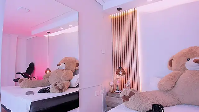 NikkiKros online show from February 11, 5:31 am