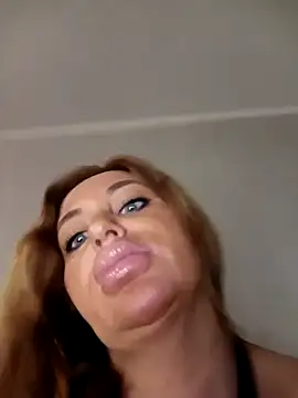 MiaMooly online show from April 4, 5:45 pm