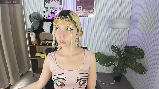 Laukyubey1 online show from March 25, 9:39 pm