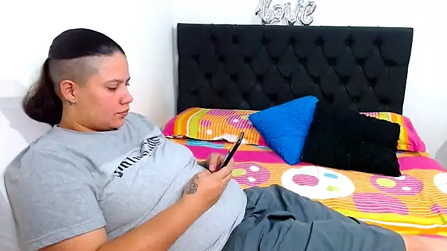 suzy paz online show from April 20, 9:51 pm