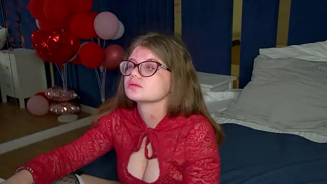 ChloeHalses online show from March 15, 6:32 pm