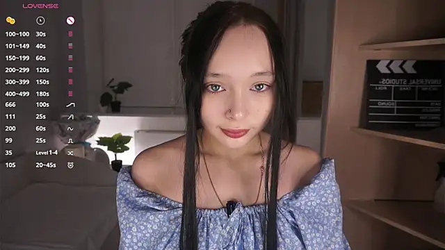 HannaHayles online show from March 8, 6:45 pm