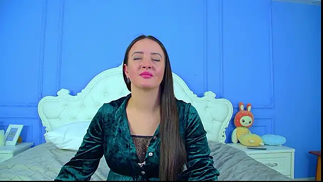 ElinaBellucci online show from February 4, 7:22 am