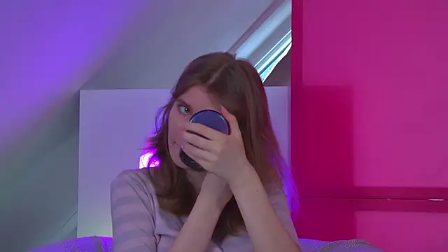 MilaMaelis online show from April 15, 6:25 am