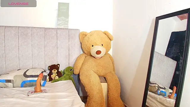 zeire  online show from April 15, 9:04 pm