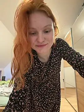 mad girlygirl online show from February 8, 8:45 pm