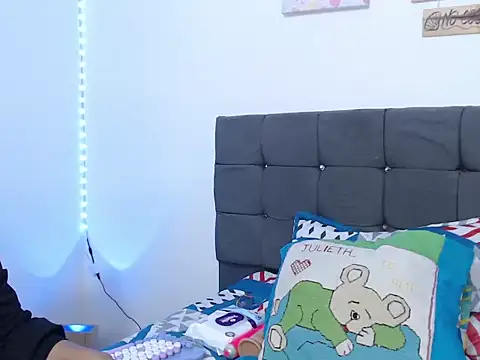 latin riahnna jp online show from February 11, 12:06 pm