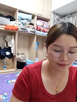 Jennie dogy online show from May 6, 1:04 pm