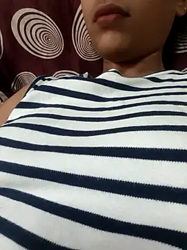 komalsharma99 online show from May 23, 5:06 am