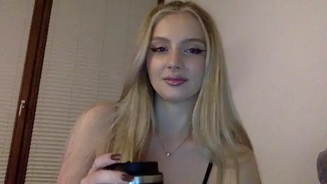 MayaWetDream online show from March 24, 9:20 pm