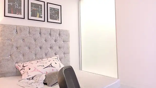 AmberLaurentt online show from April 1, 1:41 pm