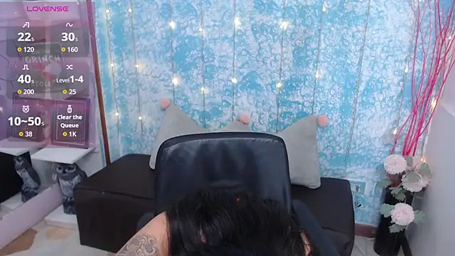 HannaOwen  online show from February 18, 1:54 pm