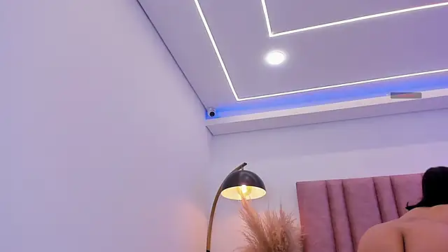 im lily  online show from April 12, 1:25 pm