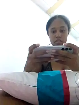 Monique Mulberry2 online show from March 2, 7:15 am