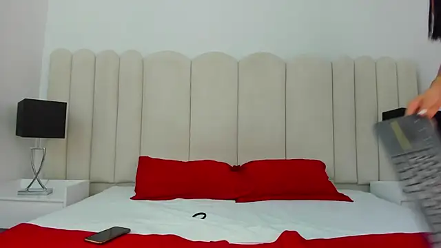 Scarlet Live online show from February 12, 7:59 pm