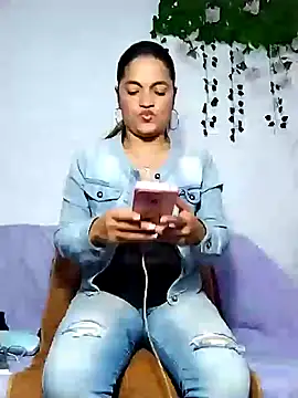 MoonMajesty  online show from March 4, 1:07 pm