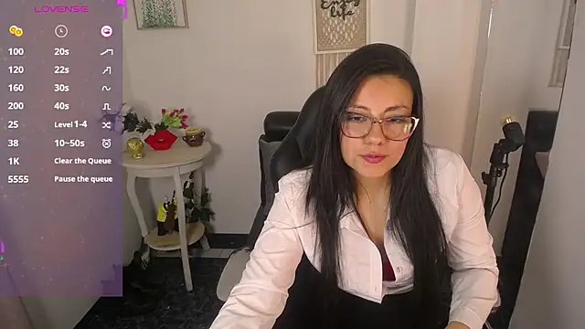 QueenRose94 online show from April 17, 1:13 pm