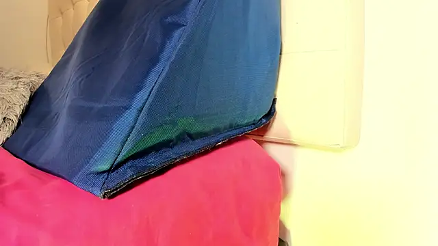 MiaEvans0 online show from March 26, 3:08 am