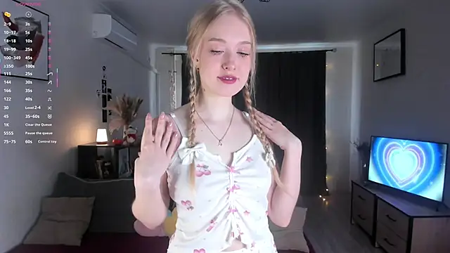 AmyLouWood online show from February 14, 6:37 am