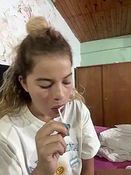 AriBeautiful online show from March 2, 8:32 am