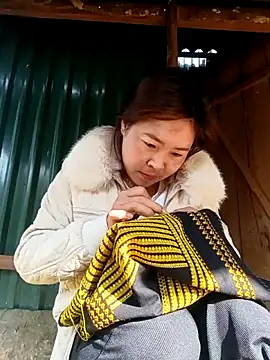 Yiyoongg online show from March 1, 2:00 am