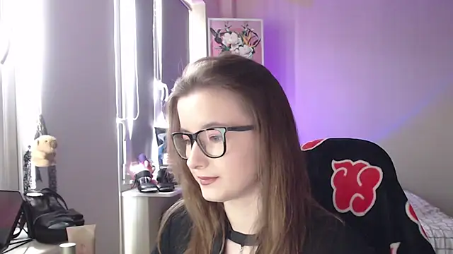 LunaXcherry online show from April 19, 11:10 am