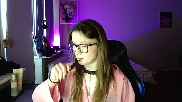 LunaXcherry online show from April 9, 4:56 pm