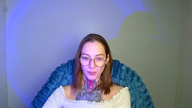 Esmi Winter online show from February 24, 6:34 am