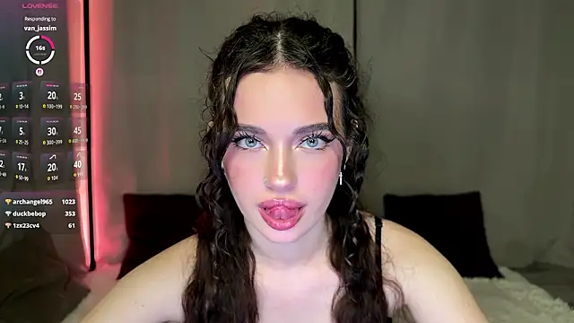 Moonfaairy online show from March 12, 8:00 pm