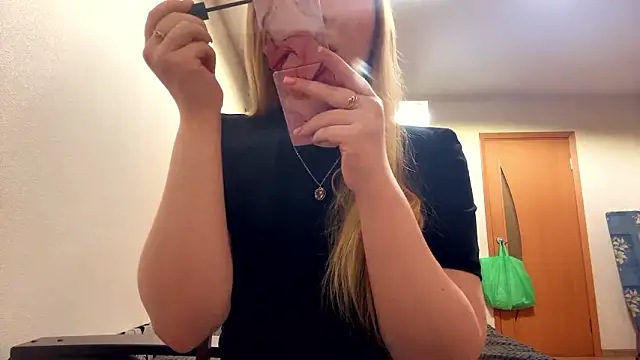 RoseBakeer online show from February 27, 9:03 pm