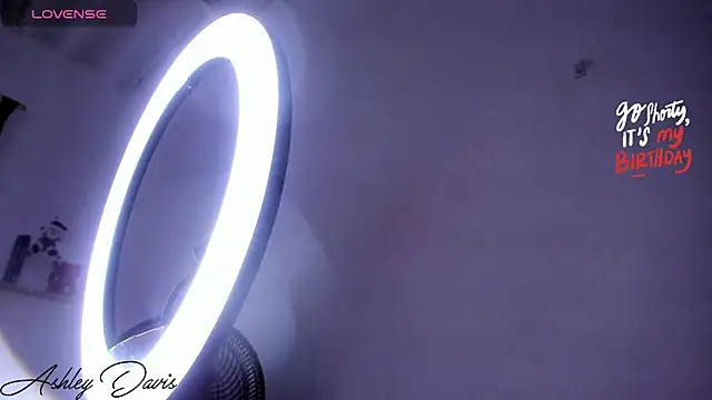 AsshleyDavis online show from April 18, 8:31 pm