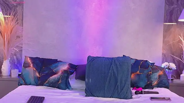 Hannah-Prada online show from March 30, 11:32 am