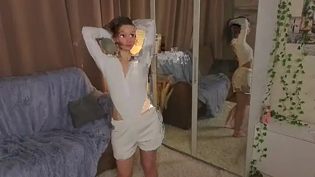 HolliBillig online show from February 13, 8:21 pm