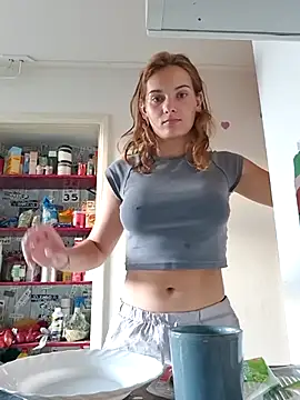 sweetsophie69 online show from April 28, 6:01 pm