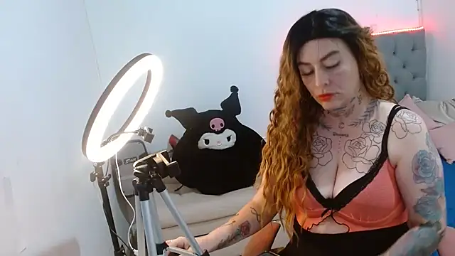 mia vantt online show from April 13, 8:42 pm