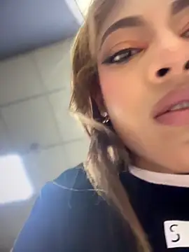 SinLunaXXX online show from April 14, 9:59 pm