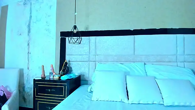 CloheBell online show from April 8, 8:33 pm