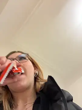 Milli-Kiss online show from February 15, 7:02 pm