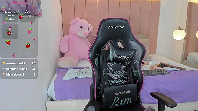 antonella moon7 online show from March 2, 7:15 am