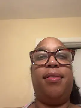 PinkkyLipps online show from August 9, 8:40 am