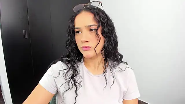 love kriss online show from March 11, 6:10 pm