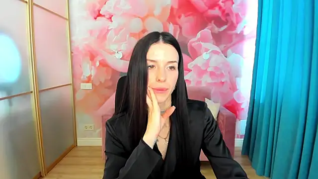 NoirDiva online show from April 15, 6:36 am